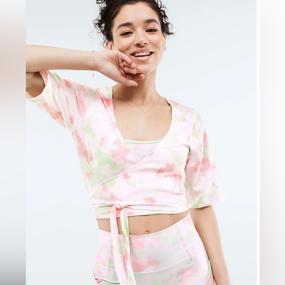 Fabletics Cropped Crossover Tie Shirt (M)